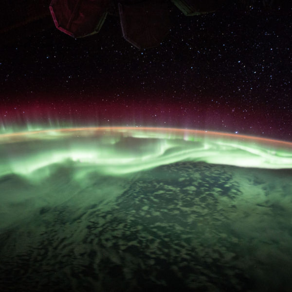 Aurore au-dessus de l'Antarctique. Photo prise depuis la Station spatiale internationale (NASA)