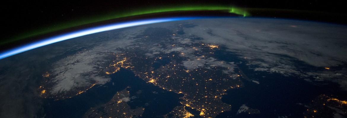 Aurore au-dessus de la Scandinavie, vue depuis l'espace