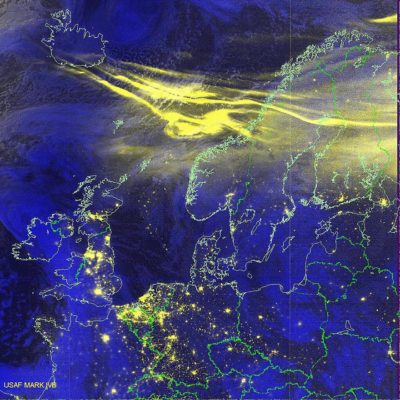 Image d'une aurore boréale prise par le satellite Defense Meteorological Satellite Program (DMSP) le 30 Octobre 2003 - Auteur : Senior Airman Joshua (US Air Force)