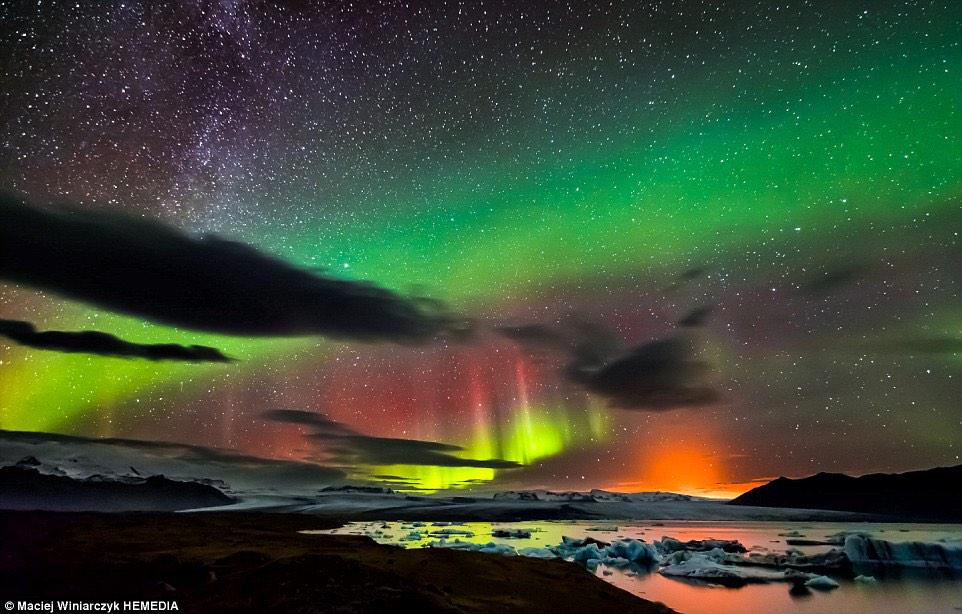 https://www.auroresboreales.com/wp-content/uploads/2014/10/islande-aurore-voie-lactee-volcan.jpg
