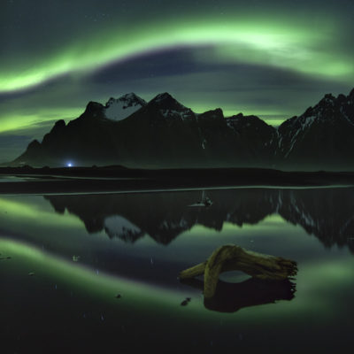 Aurore au Vestrahorn, Islande. Photo : Sergey Merphy